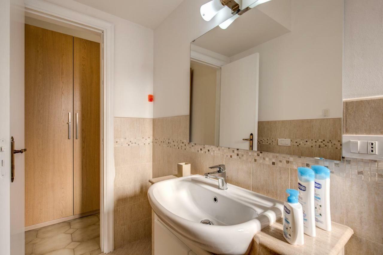 רומא Casa Di Luca _ 3 Bdr Apartment מראה חיצוני תמונה